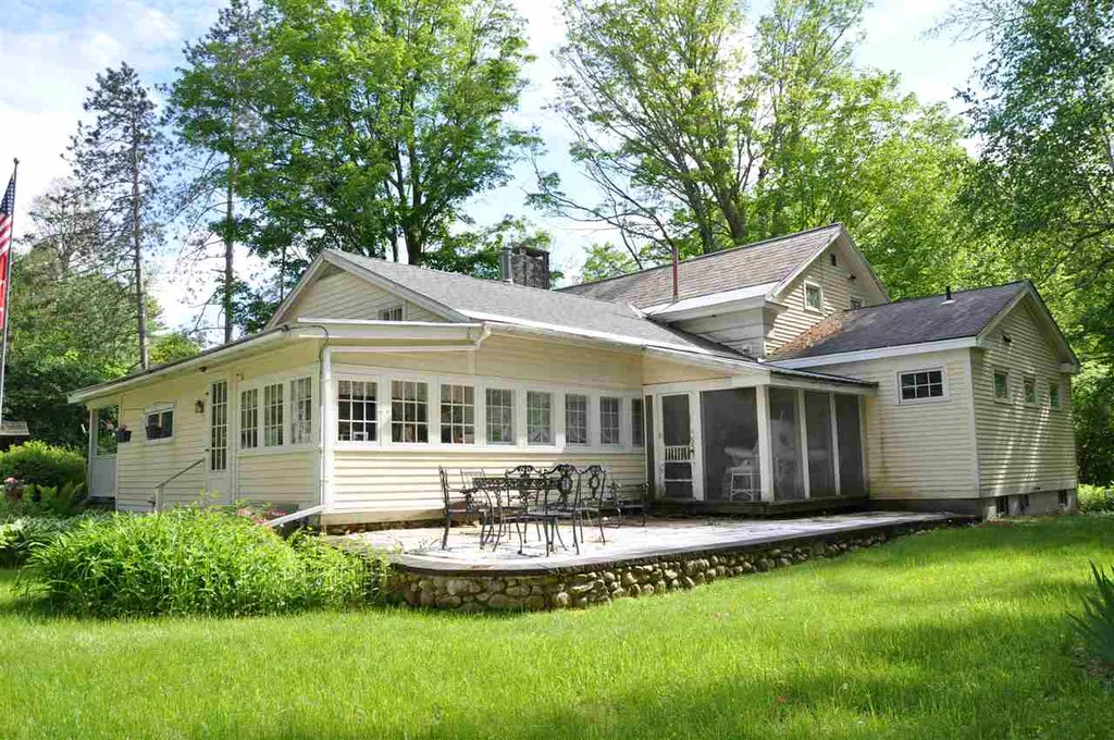 123 Borough Road Sunderland VT 05250