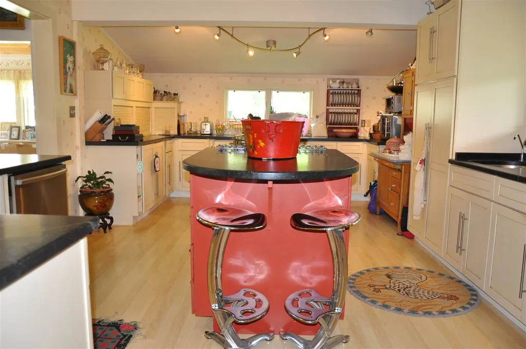 123 Borough Road Sunderland VT 05250