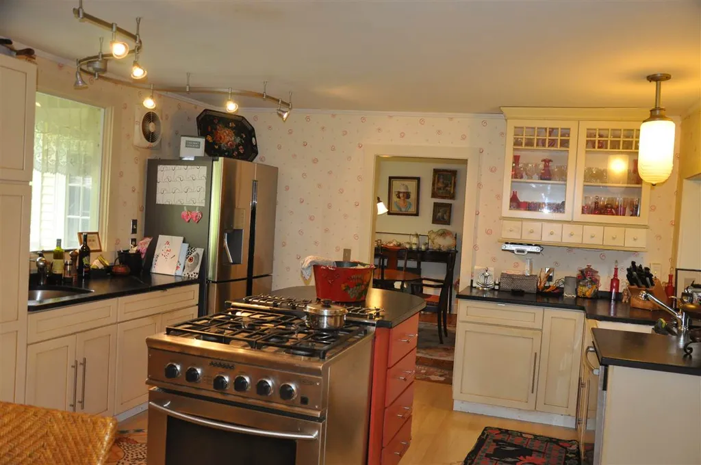 123 Borough Road Sunderland VT 05250
