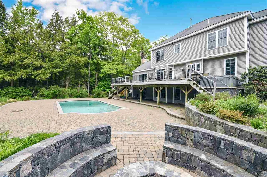 62 Quaker Lane Dover NH 03820