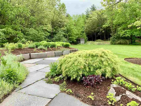 19 Bockes Road Londonderry NH 03053