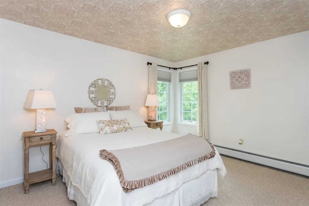 600 Scruton Pond Road Barrington NH 03825