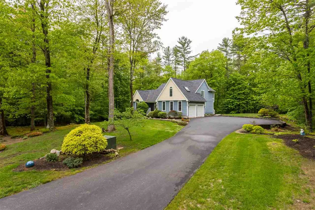 600 Scruton Pond Road Barrington NH 03825