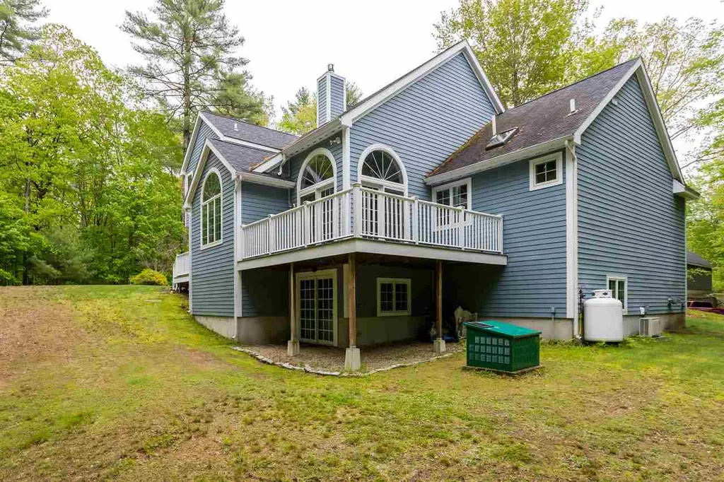 600 Scruton Pond Road Barrington NH 03825