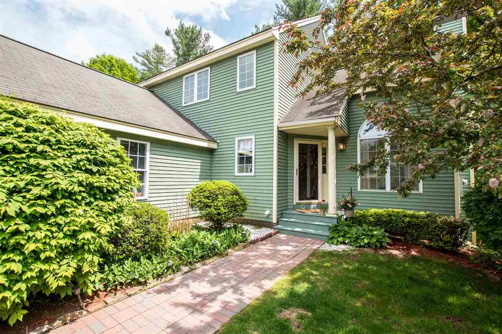 11 Molly Lane Atkinson, NH Real Estate Property MLS 4755212