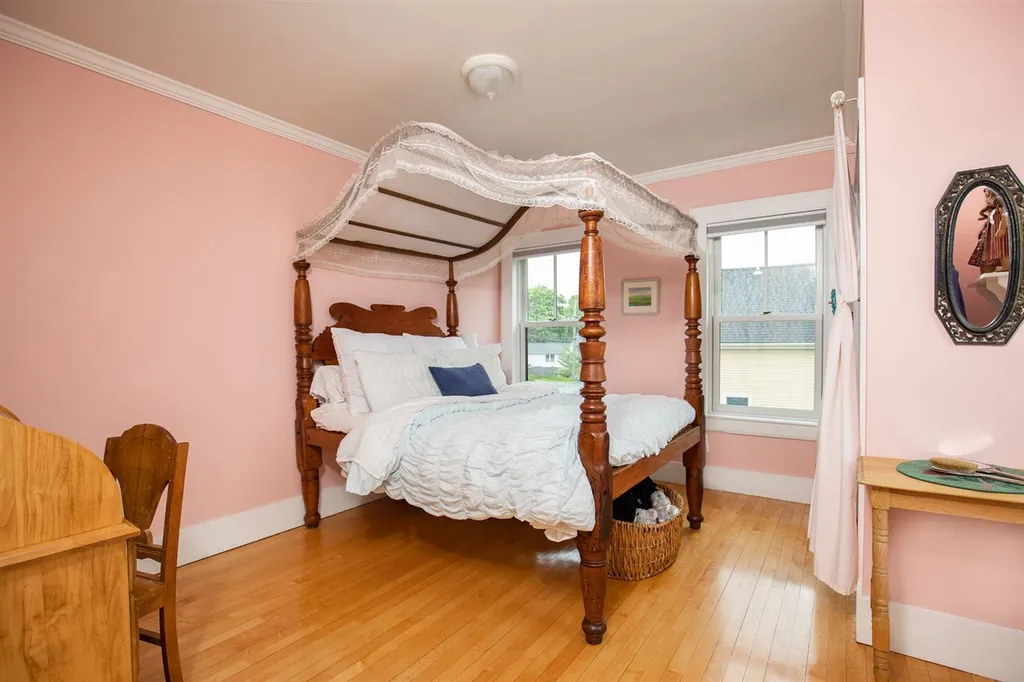 161 Thornton Street Portsmouth NH 03801
