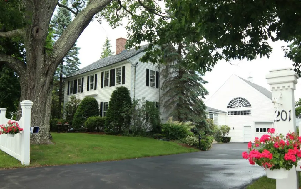 201 North Main Street Wolfeboro NH 03894