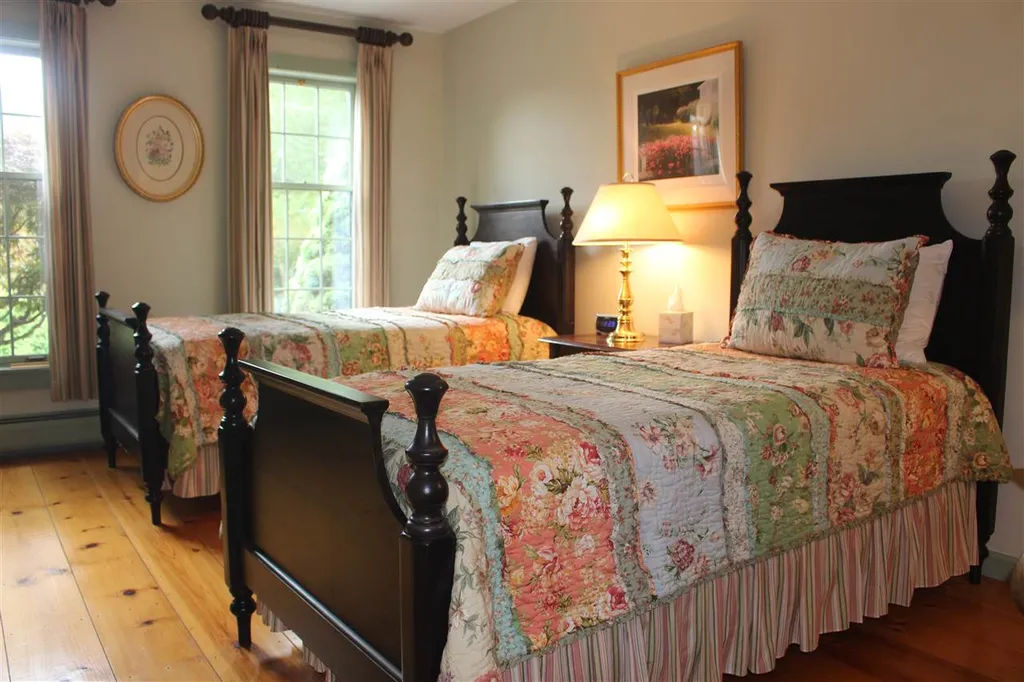 27 Lane Road Dorset VT 05251