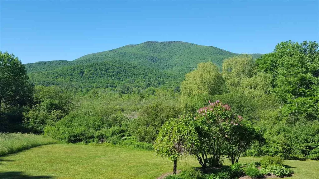 27 Lane Road Dorset VT 05251