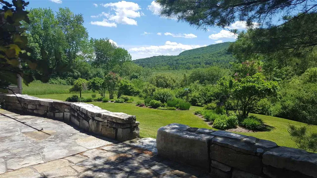 27 Lane Road Dorset VT 05251