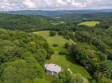 236 Old Farm Road Pomfret VT 05053
