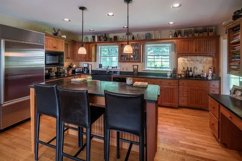 236 Old Farm Road Pomfret VT 05053