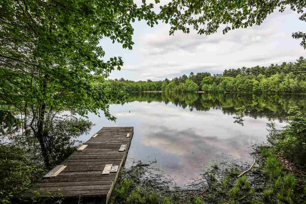 8 Grouse Lane Litchfield NH 03052