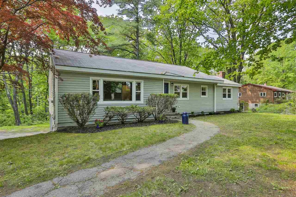 27 Berry Road Derry NH 03038