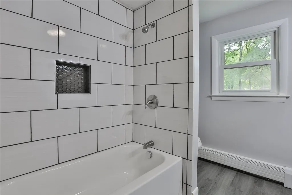 27 Berry Road Derry NH 03038
