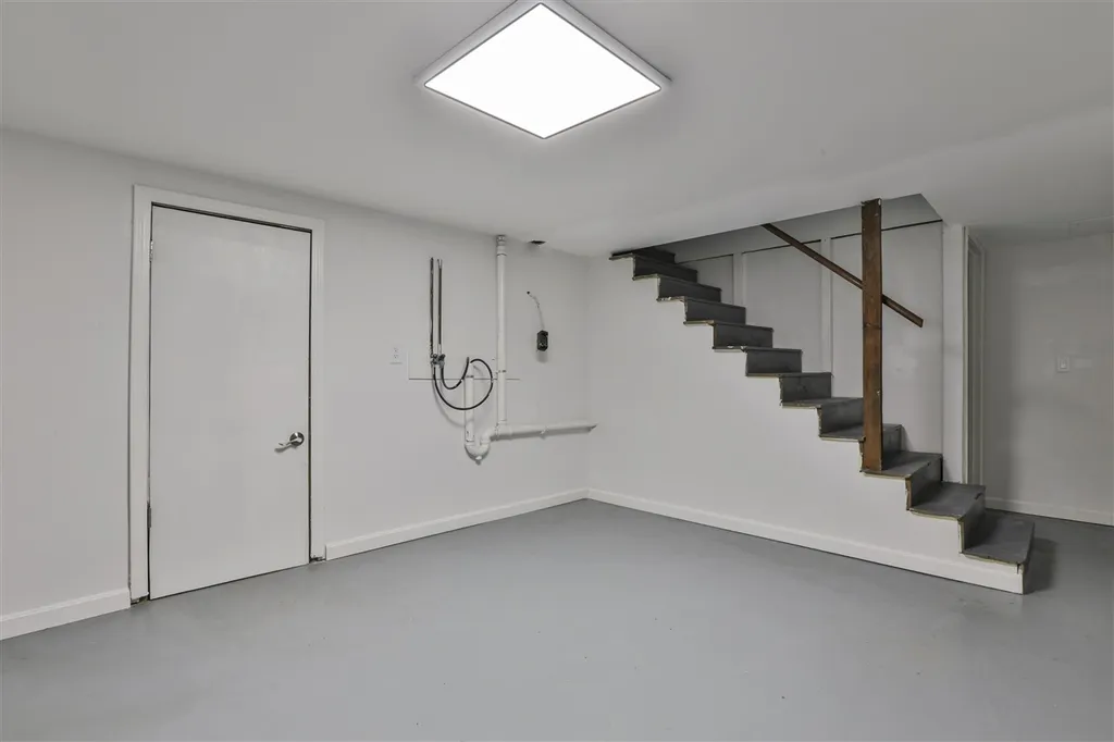 27 Berry Road Derry NH 03038