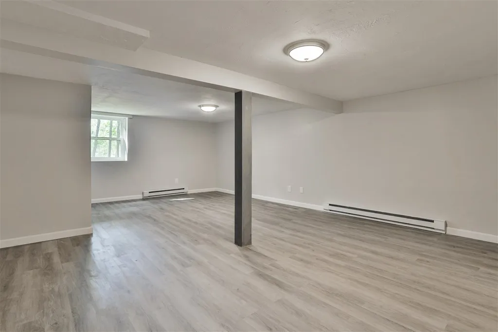 27 Berry Road Derry NH 03038
