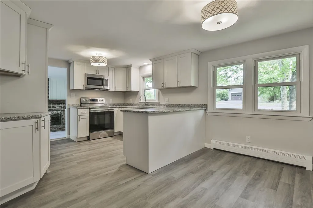 27 Berry Road Derry NH 03038