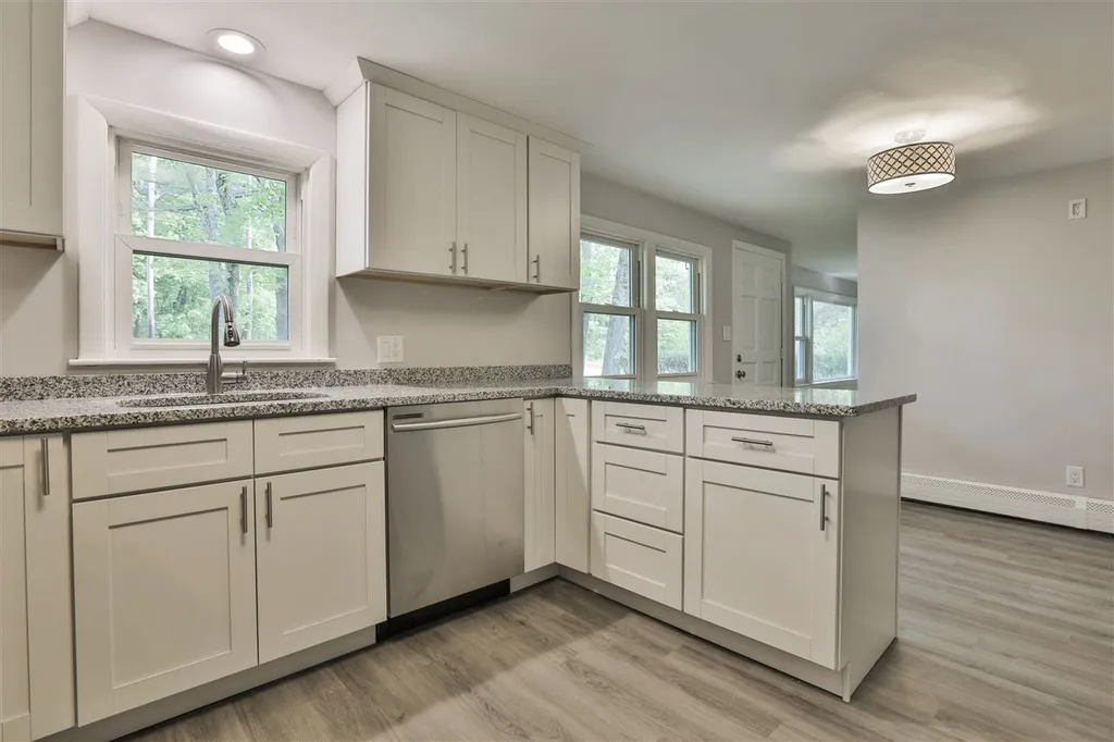 27 Berry Road Derry NH 03038