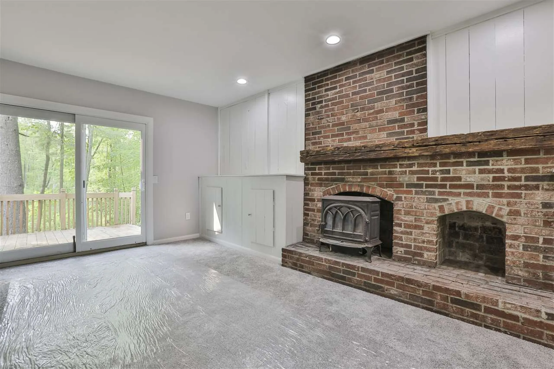 27 Berry Road Derry NH 03038