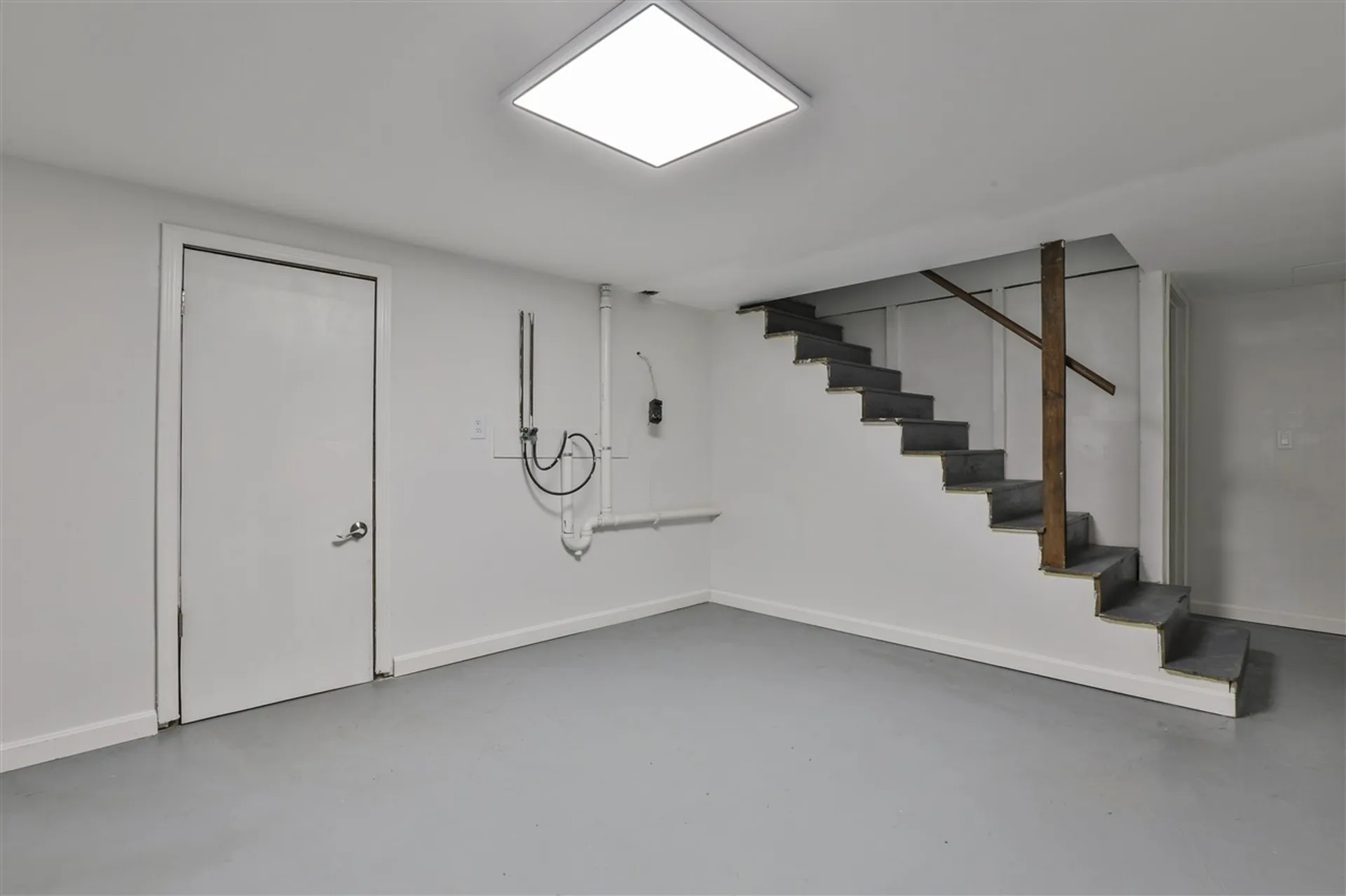27 Berry Road Derry NH 03038