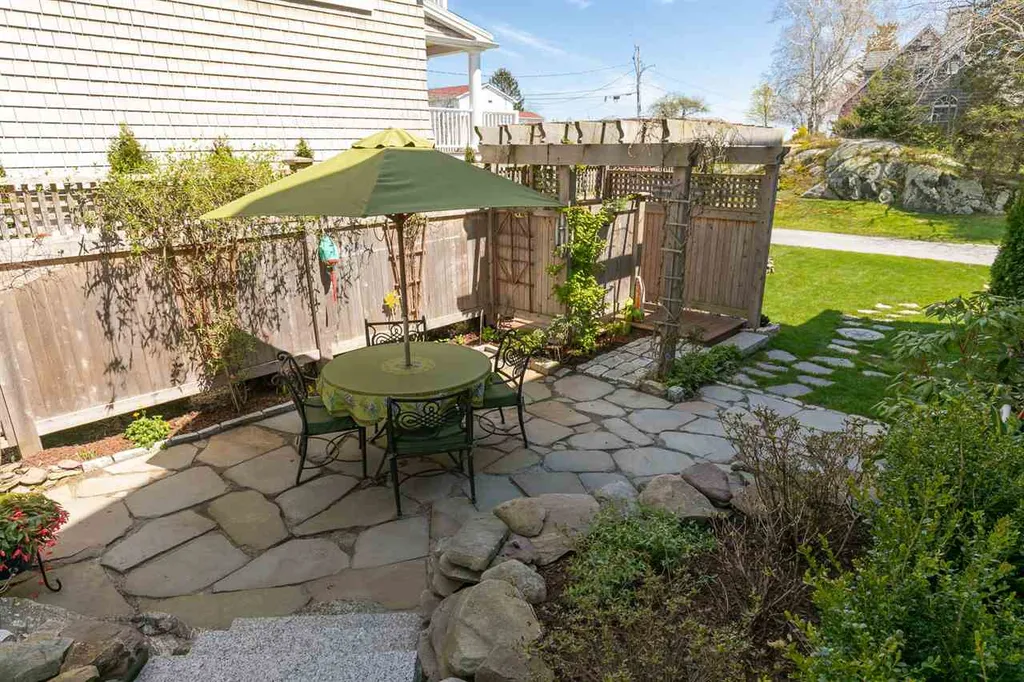 10 Fellows Court New Castle NH 03854