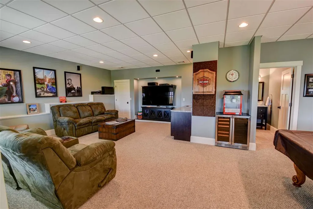 37 Deerfield Turn Laconia NH 03246