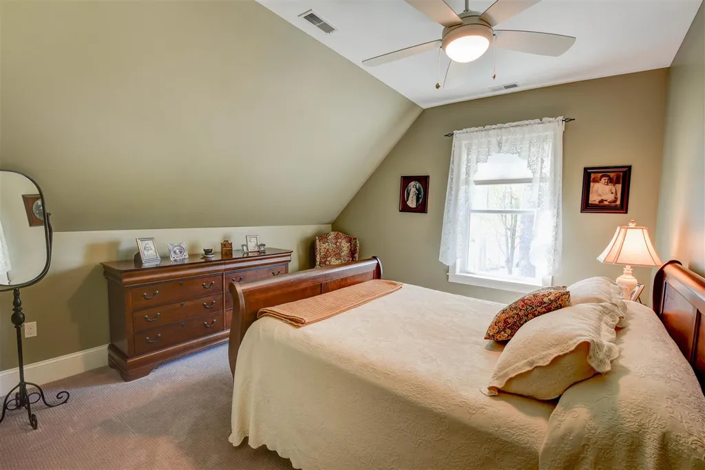 37 Deerfield Turn Laconia NH 03246