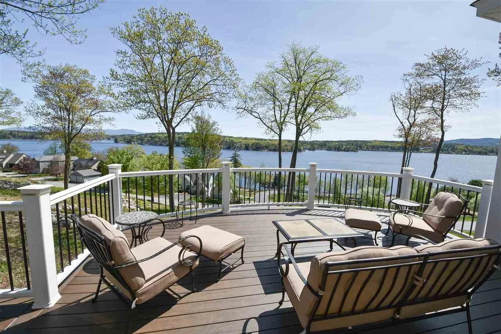 37 Deerfield Turn Laconia NH 03246