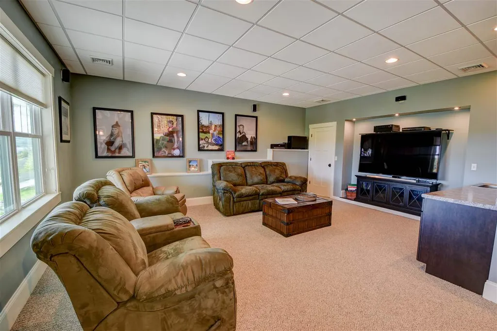 37 Deerfield Turn Laconia NH 03246