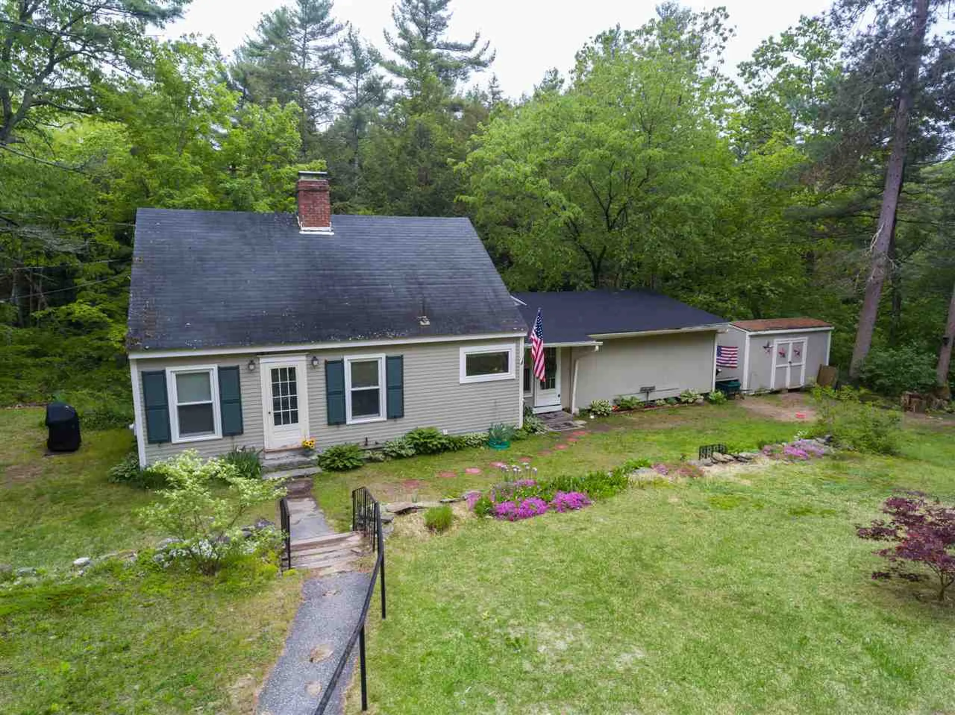27 Bockes Road Londonderry NH 03053