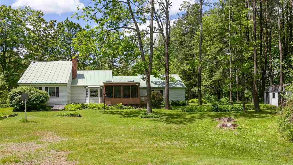17 Winchester Road Chesterfield NH 03443