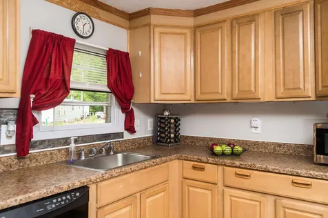 31 Beatrice Street Danville NH 03819