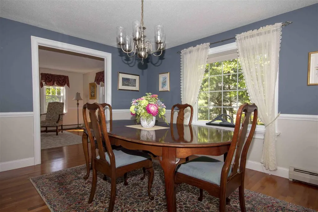6 Grapevine Circle Londonderry NH 03053