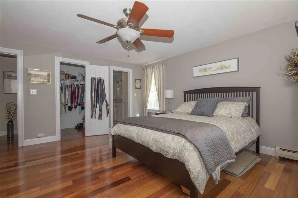 6 Grapevine Circle Londonderry NH 03053