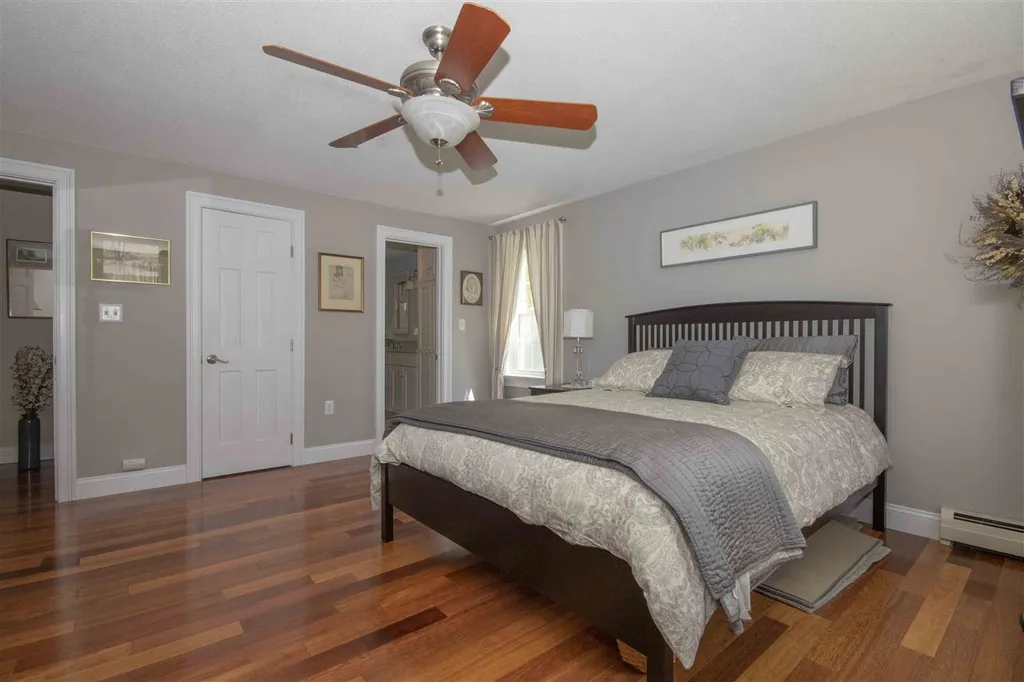 6 Grapevine Circle Londonderry NH 03053