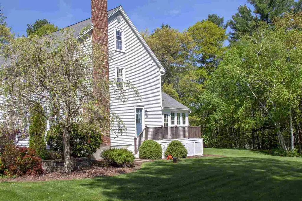 6 Grapevine Circle Londonderry NH 03053