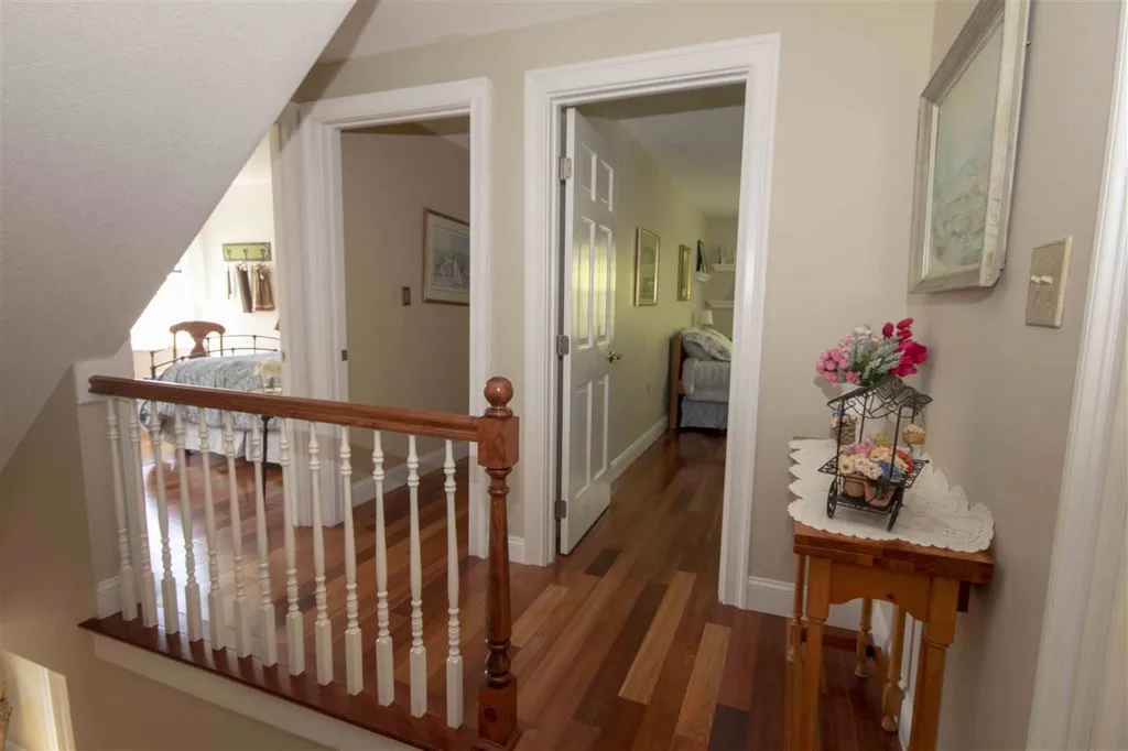 6 Grapevine Circle Londonderry NH 03053