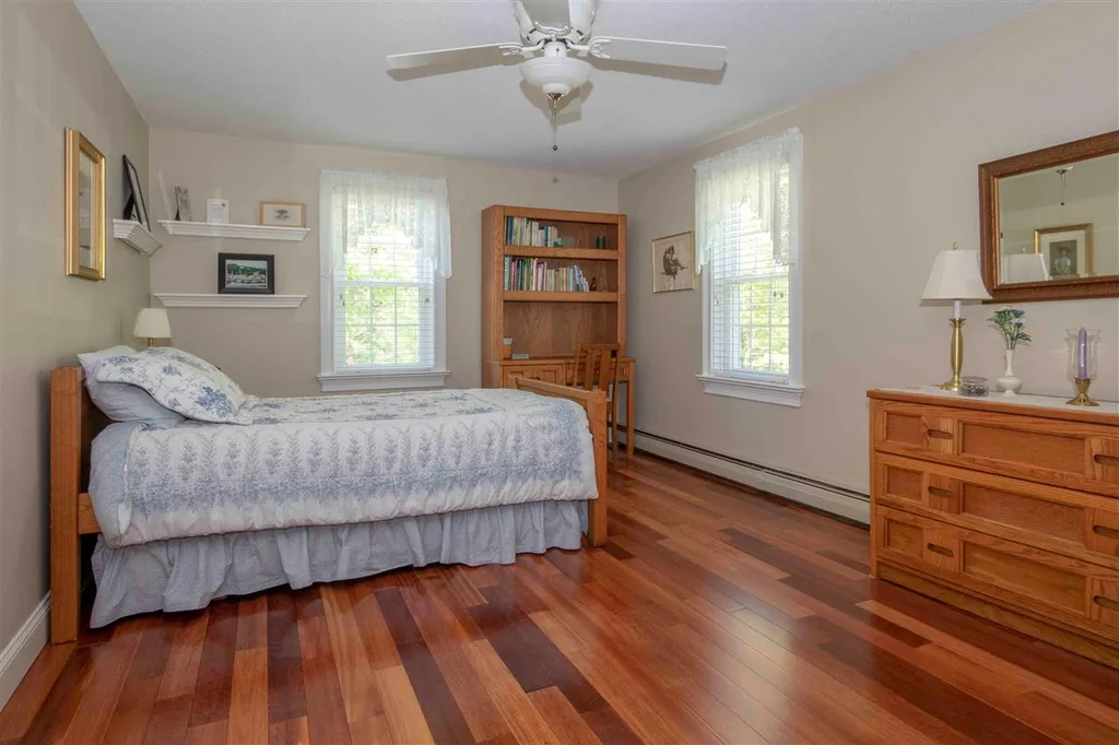 6 Grapevine Circle Londonderry NH 03053