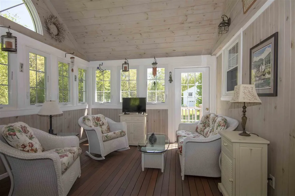 6 Grapevine Circle Londonderry NH 03053