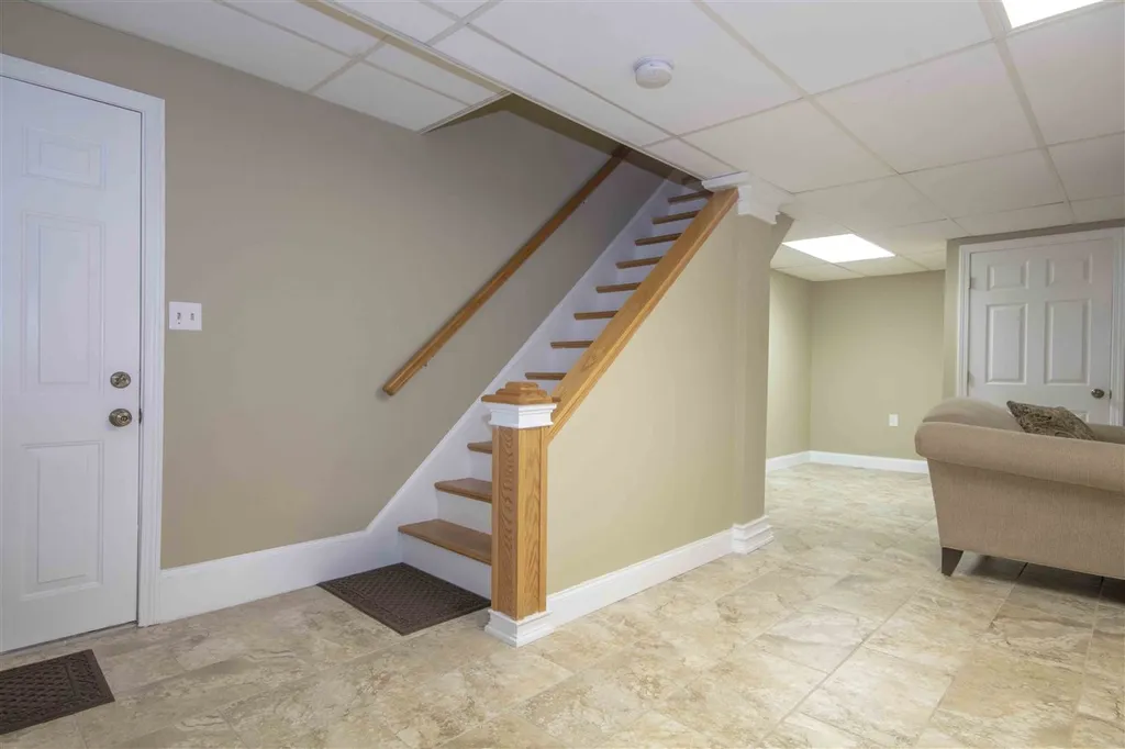 6 Grapevine Circle Londonderry NH 03053