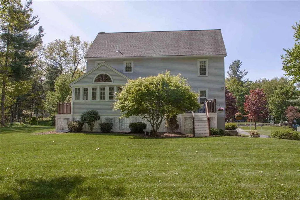 6 Grapevine Circle Londonderry NH 03053