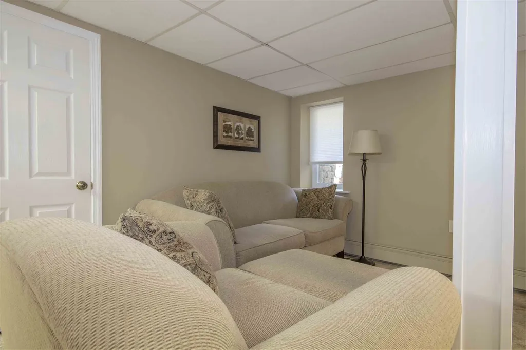 6 Grapevine Circle Londonderry NH 03053