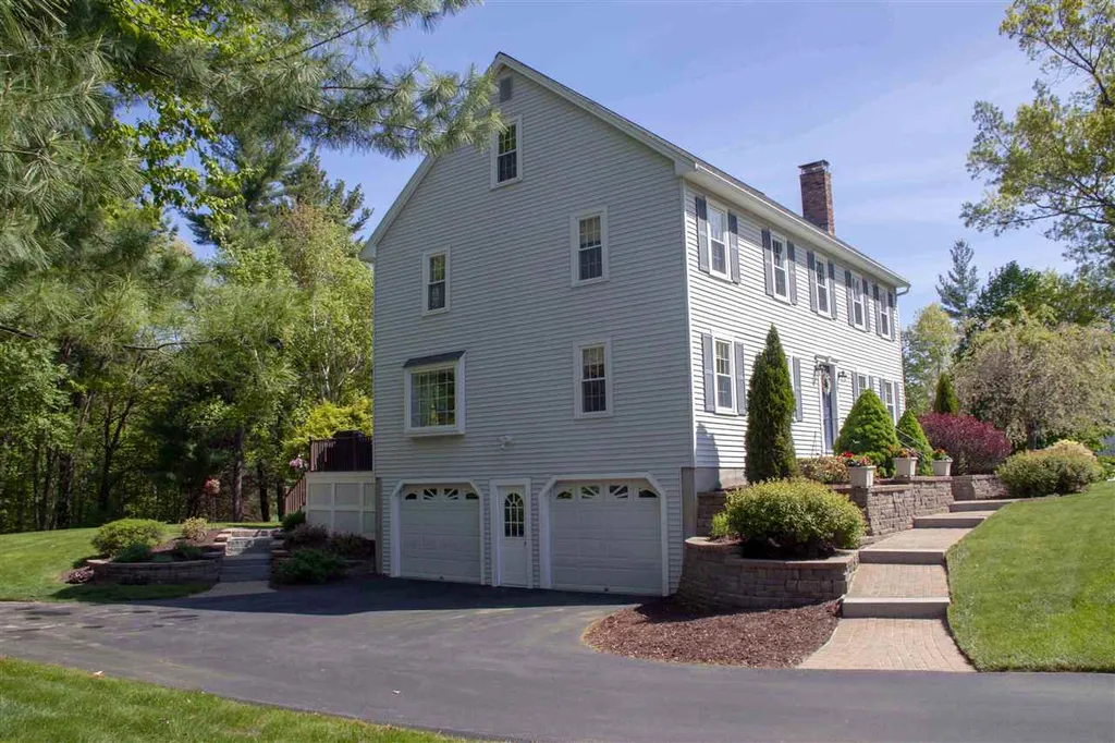 6 Grapevine Circle Londonderry NH 03053