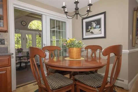 6 Grapevine Circle Londonderry NH 03053