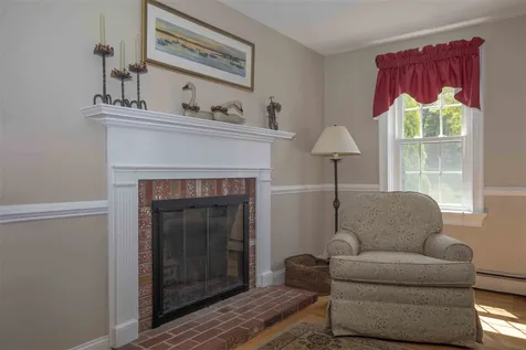 6 Grapevine Circle Londonderry NH 03053