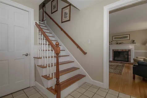 6 Grapevine Circle Londonderry NH 03053