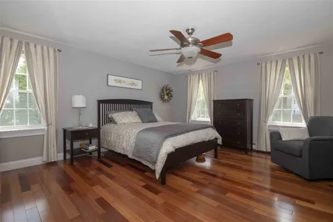 6 Grapevine Circle Londonderry NH 03053