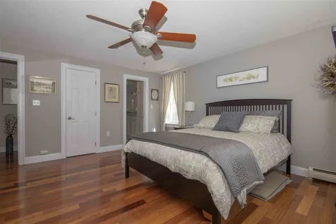 6 Grapevine Circle Londonderry NH 03053