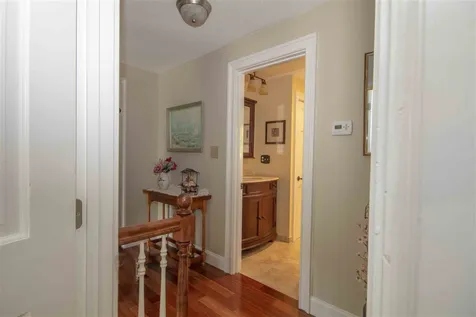 6 Grapevine Circle Londonderry NH 03053